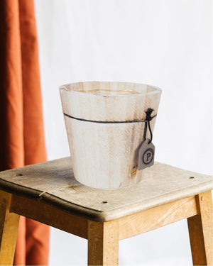 Maceta de madera decorativa
